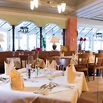 Family & Kaerntnerhof Hotell 4*