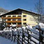 Family & Kaerntnerhof Otel 4*