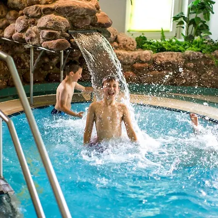 Family & Kaerntnerhof Szálloda 4*