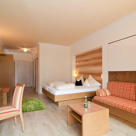 Family & Kaerntnerhof Hotel 4*