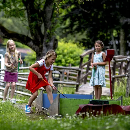 Family & Kaerntnerhof Hotel 4*