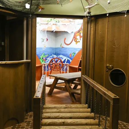 Family & Kaerntnerhof Szálloda 4*