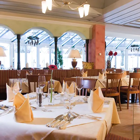 Family & Kaerntnerhof Szálloda 4*