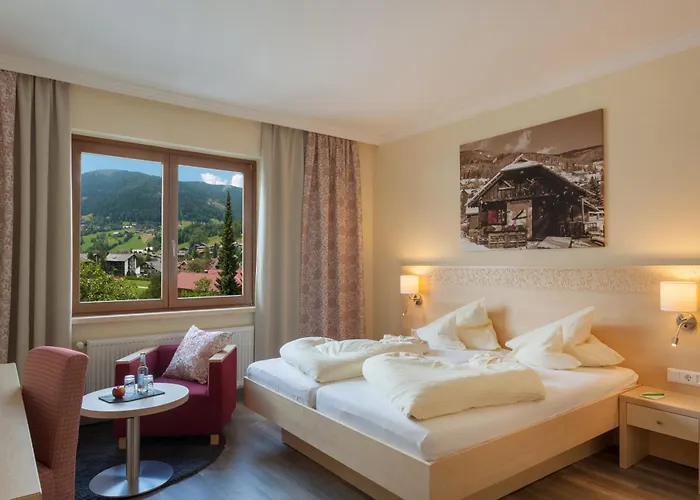 Отель Family & Kaerntnerhof 4*