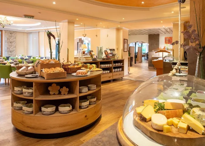 Family & Kaerntnerhof Готель