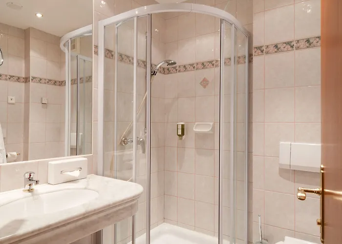 Отель Family & Kaerntnerhof