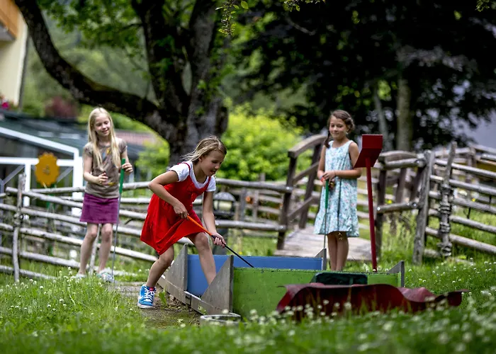 Family & Kaerntnerhof Отель 4*